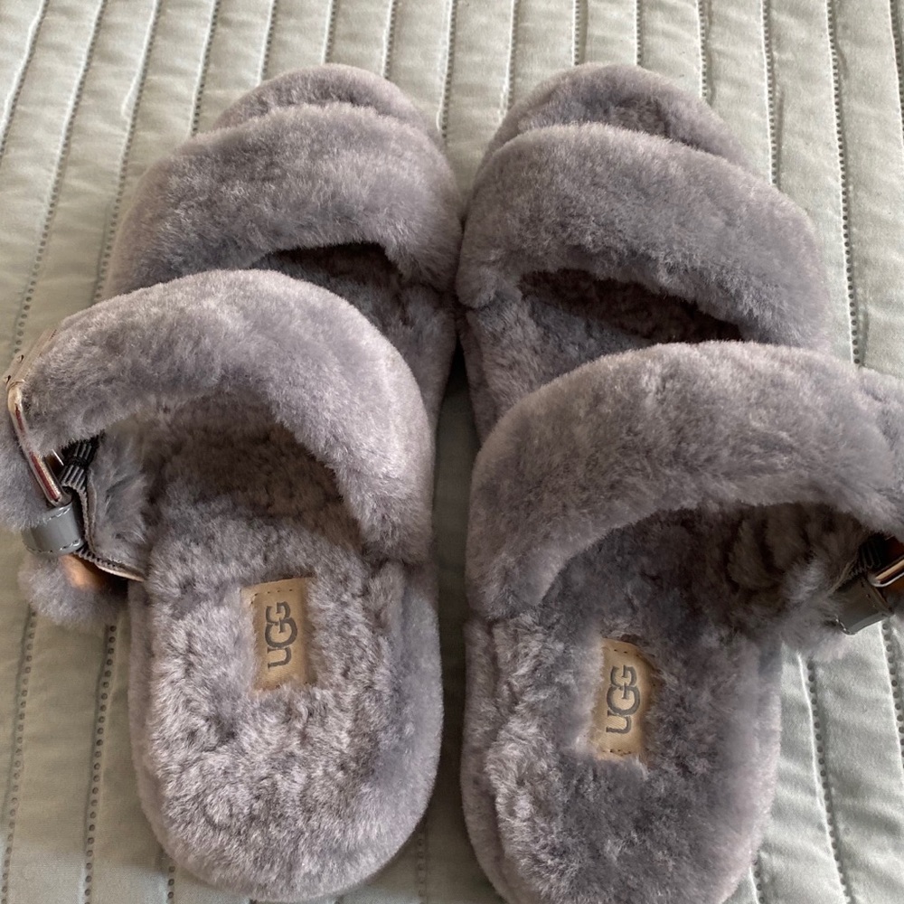 ❌🛑SOLD🛑❌A pair of UGG Fuzz Yeah Slippers!